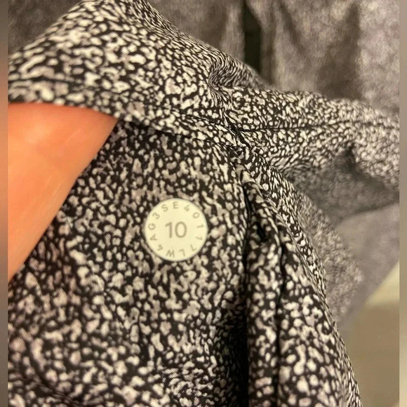 Lululemon I Put A Shell On You Pullover Black & White Size 10 - Picture 4 of 8